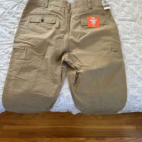 Dockers Pacific Collection Crossover Cargo Pants - NWT - 40x34 - Picture 2 of 3